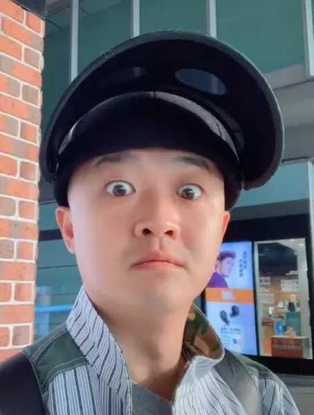 包贝尔很火吗?出门不敢露脸,戴的新型帽子成最大亮点!