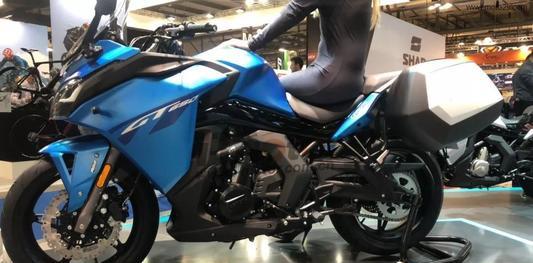 高性价比的国产摩托跑车春风 400gt 400gt!让你体验街车的魅力!