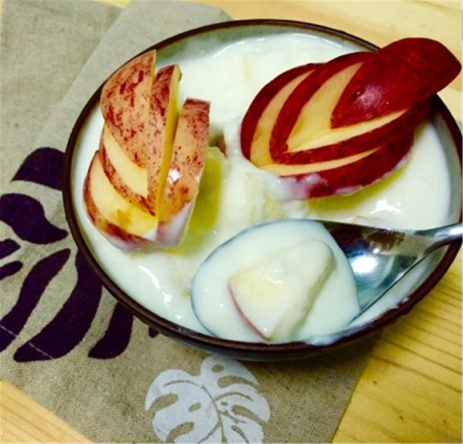 把苹果和酸奶用来代餐,效果就更好了.