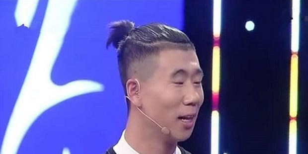 网红"小眼哥"自曝6岁就割了双眼皮,网友:"紧凑哥"再现?