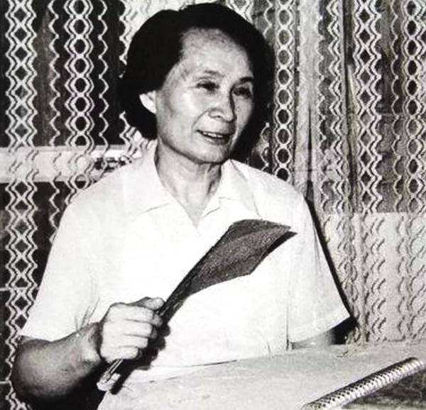 她是清朝最后一个皇妃,于97年去世,却立遗嘱不与皇帝葬在一起!