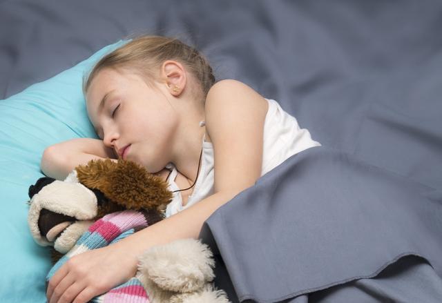 孩子爱熬夜,医生:决不能超过这个时间,影响发育