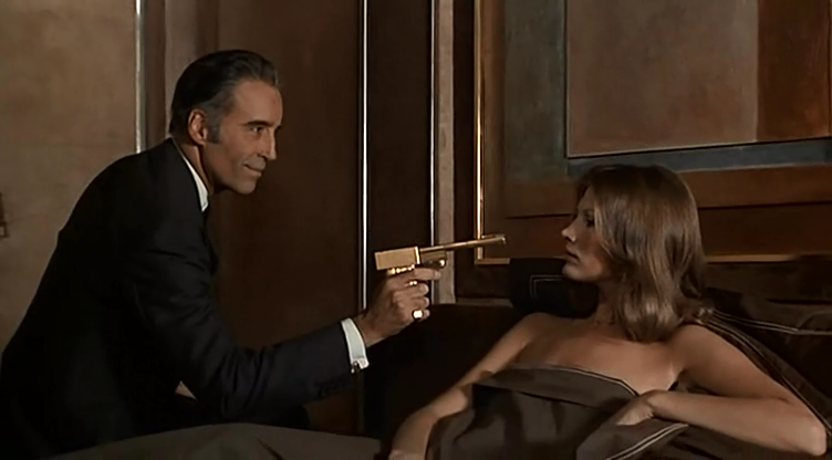 007系列电影第九部《金枪人》詹姆斯·邦德与顶级杀手精彩对决