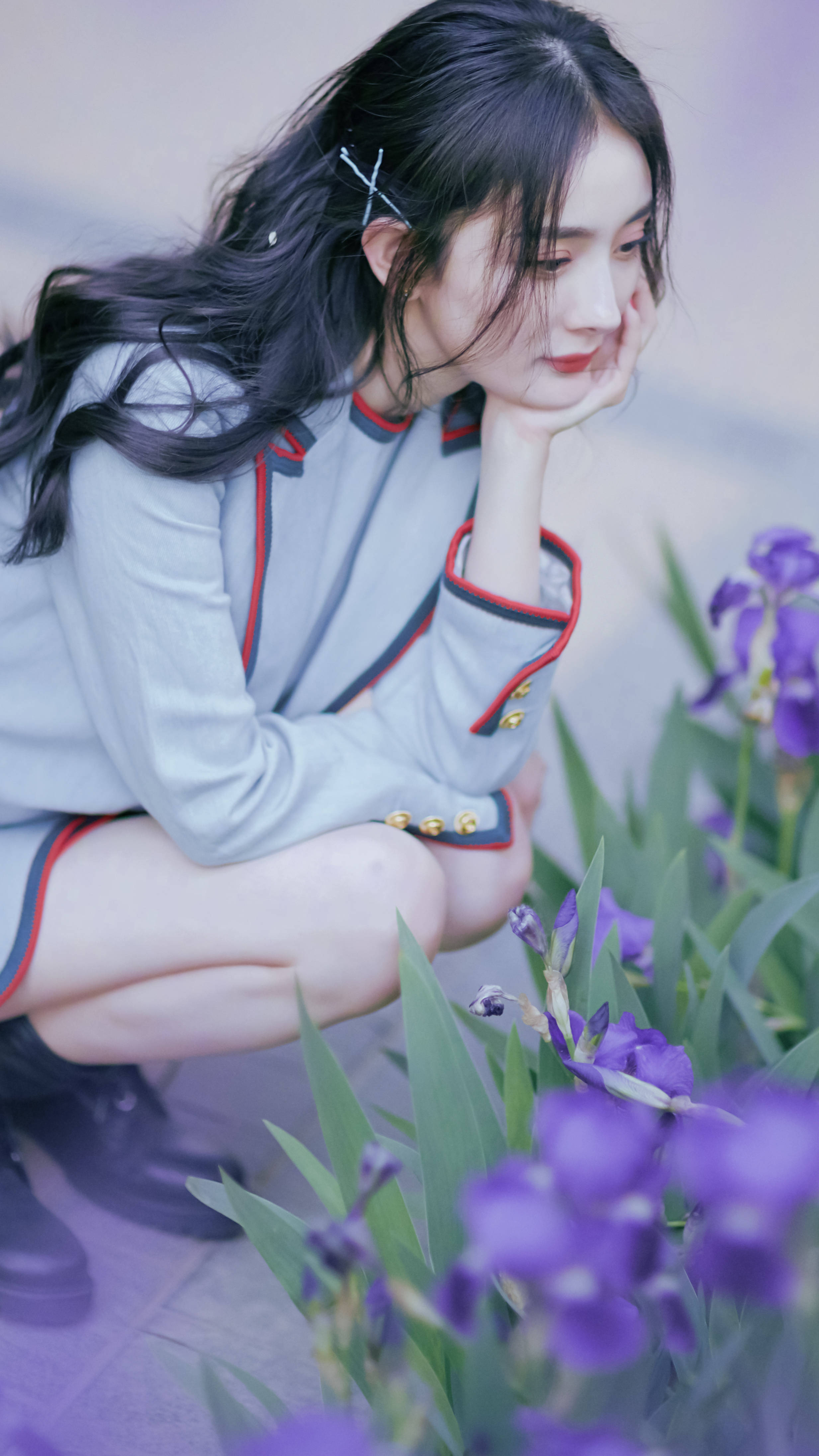 33岁杨幂穿学生服献唱五四晚会,青春可人,少女味道满满!