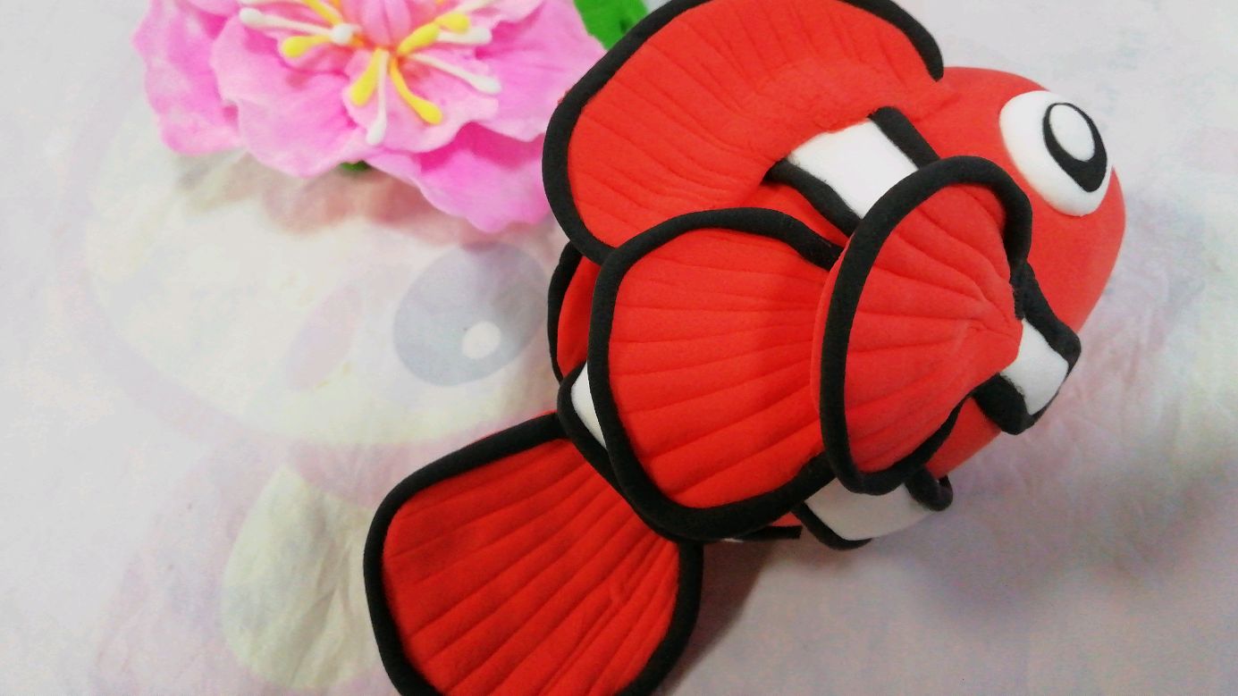 今天捏一只彩泥小丑鱼