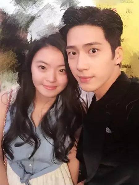 细数王中磊亲密接触过的女星,但谁注意到了杨颖的手?网友:绝了