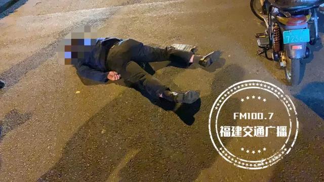 福州一男子骑电动车突然面部着地摔倒身亡!