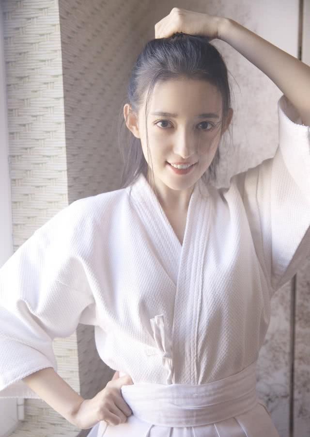 饰演杨雪莉最漂亮的女演员:康宁