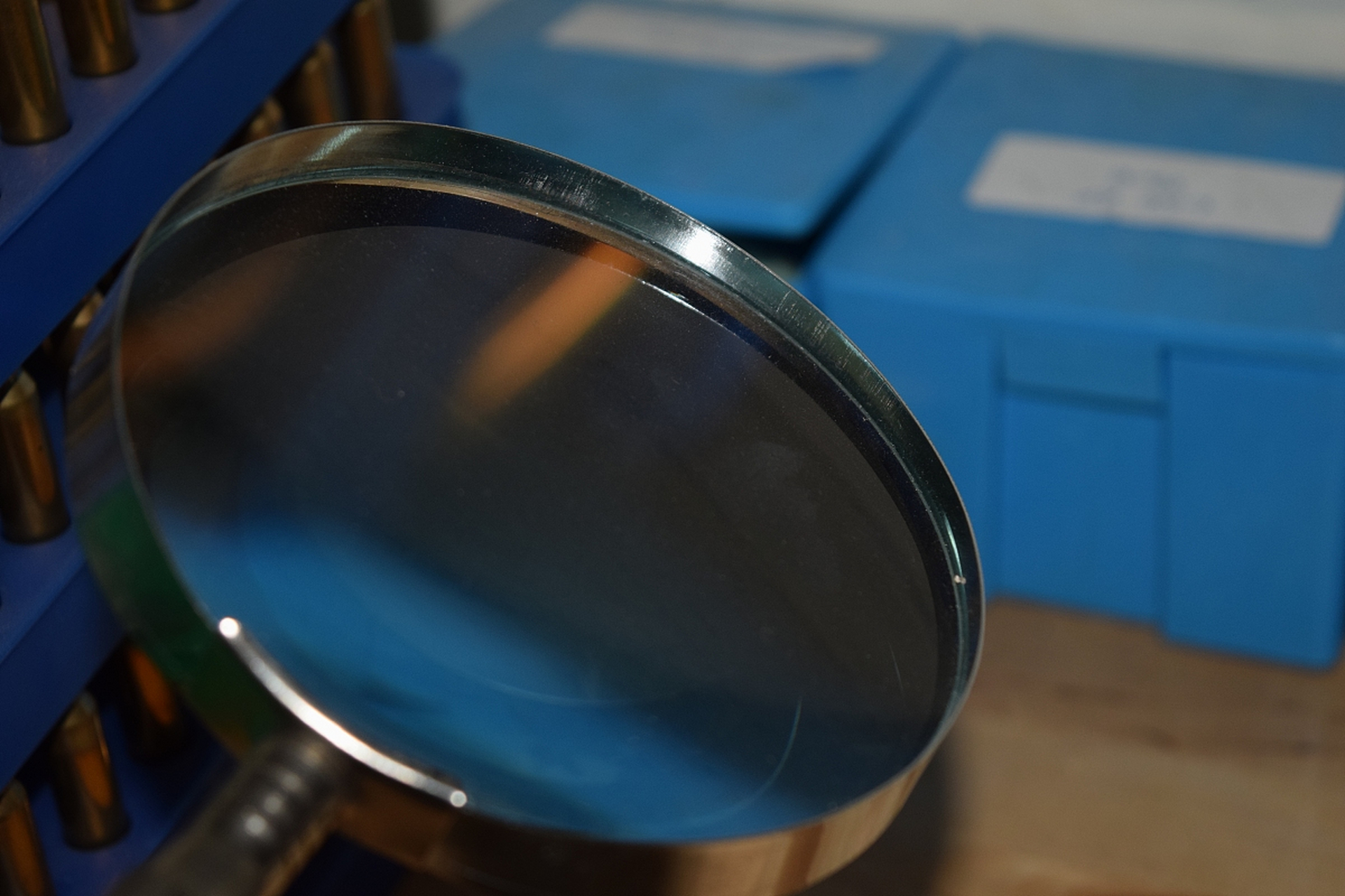 光刻机配件镜片是激光雕刻机中的重要部件,影响精度和效率.