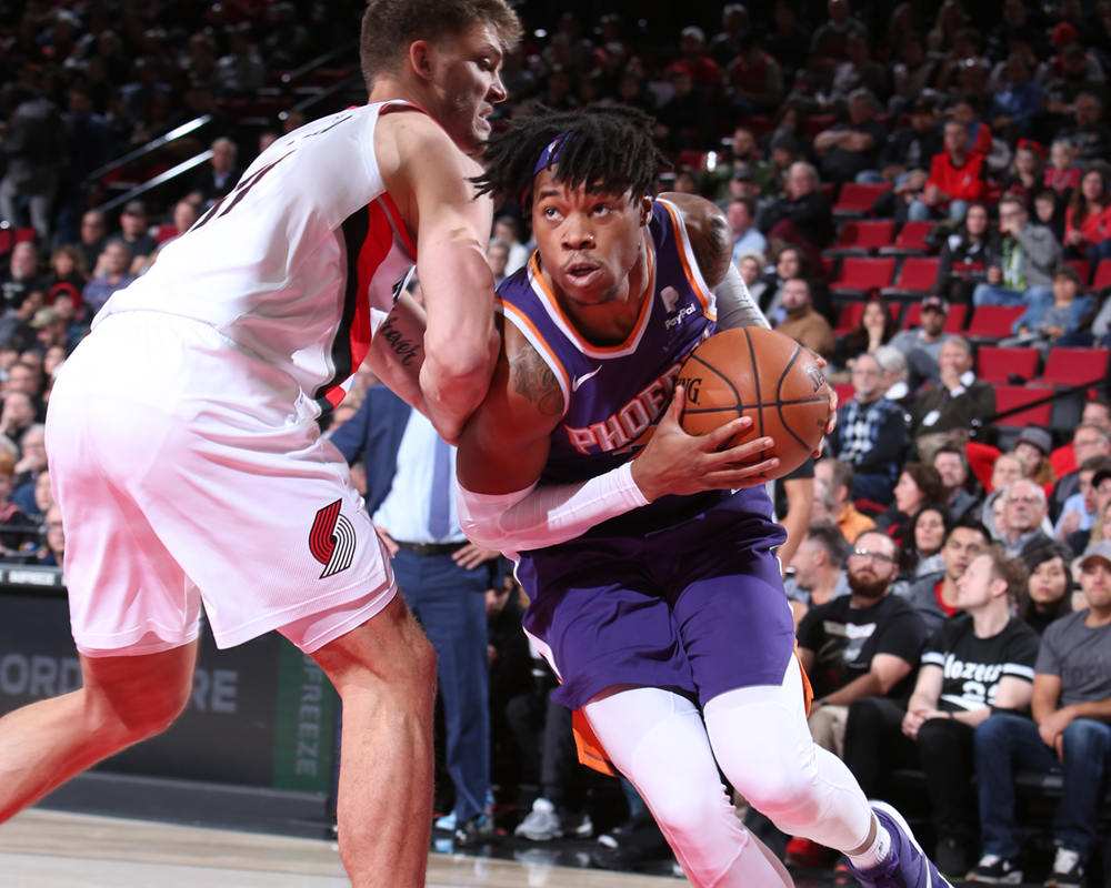 中锋 理乔恩·霍姆斯得到9分,4篮板,1助攻 效率值-5