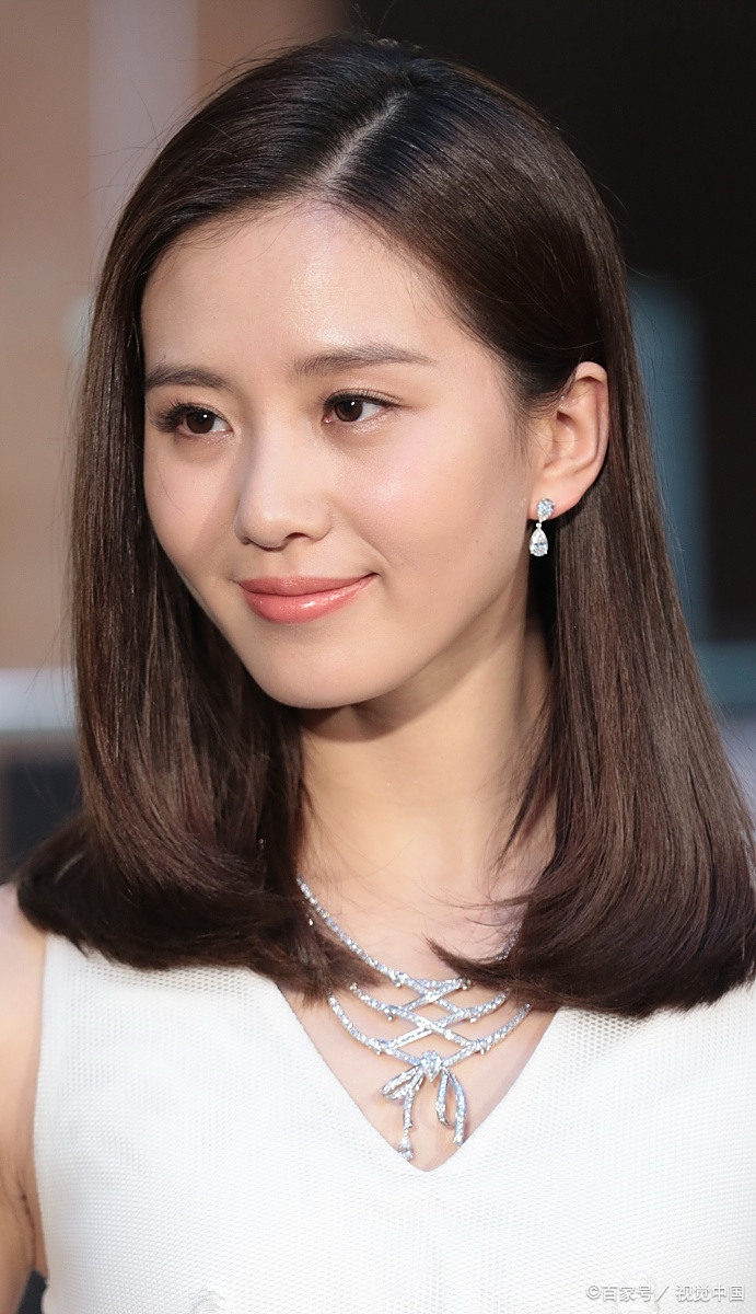 刘诗诗是一位备受喜爱的女演员,她在生了孩子后依然展现出了绝佳的