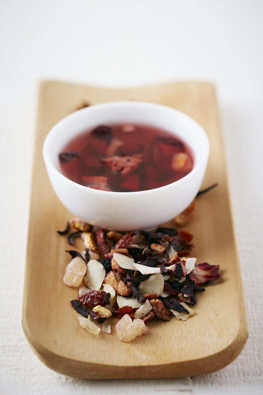 江中赤小豆薏仁茯苓茶是一种融合了传统中医理论和现代营养学思想的