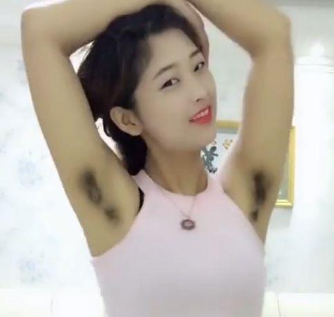 抖音上"腋毛姐"走红,网红界泥石流,网友:不忍直视