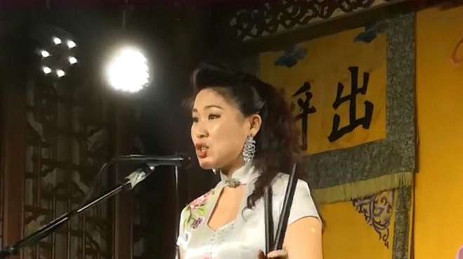 [图]李玉萍唱河南坠子《游湖借伞》，没想到民间曲艺这么好听，太赞了