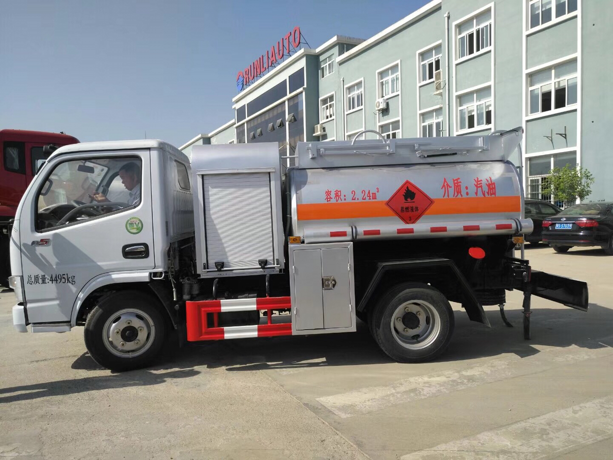 东风蓝牌汽油运输车