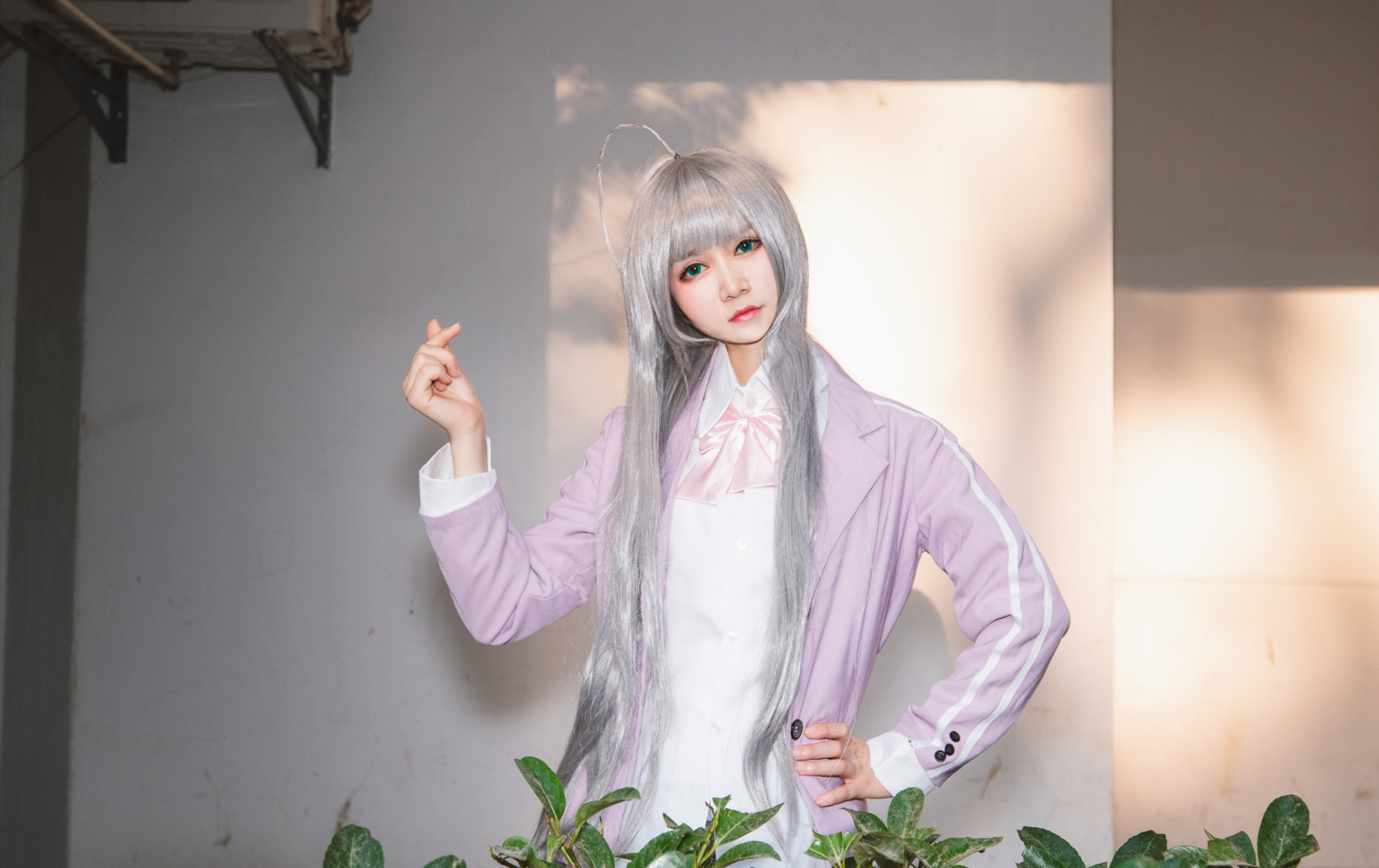 cosplay:格子裙配"白丝"的奈亚子,头上超长的呆毛是原来的味道