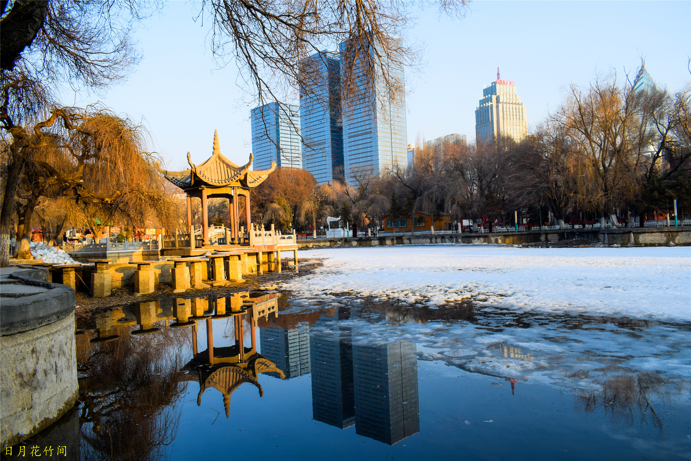 在新疆乌鲁木齐乌市一日游,上网红打卡地红山公园看不一样的风景