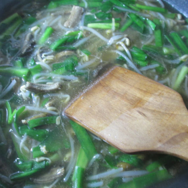 韭菜绿豆芽鳝丝羹,没有腥味,吃一口满嘴香