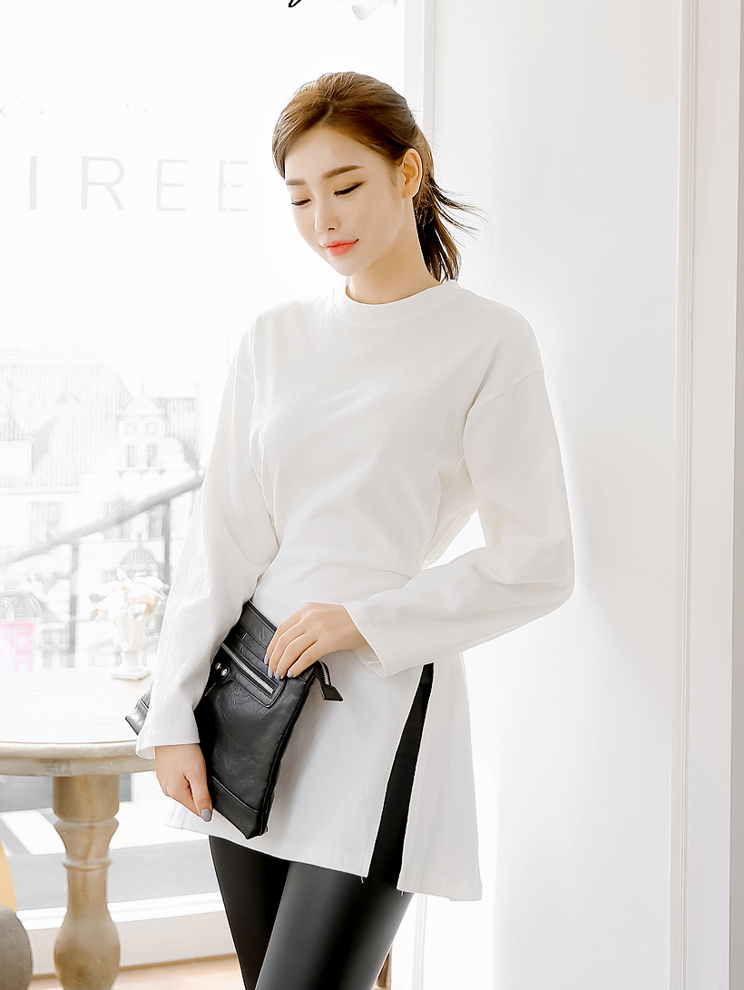 简约版型修身款显得帅气更时尚,是女性衣橱里必不可少的!