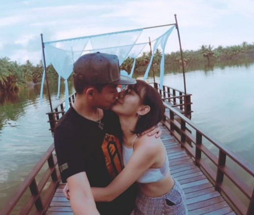 苏醒"女友"正面照疑曝光,晒亲密照热吻拥抱根本停不下来!