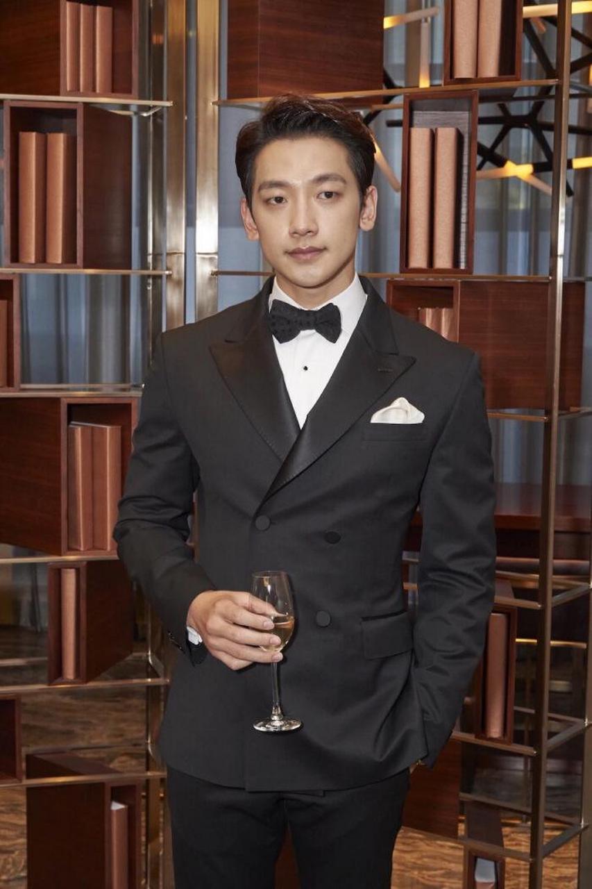 据韩媒报道,sublimeartist(saa)方面表示:"我司与(郑智薰)的一人经纪