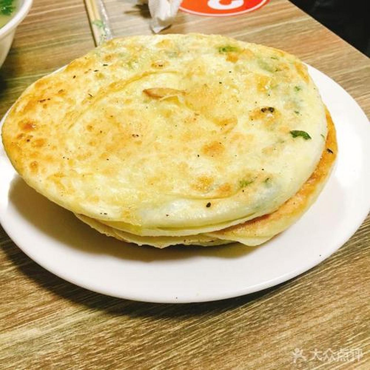 吊炉饼 豆腐汤一起吃在丹东很普遍.吊炉饼,汉族传统面食,用温水和面,