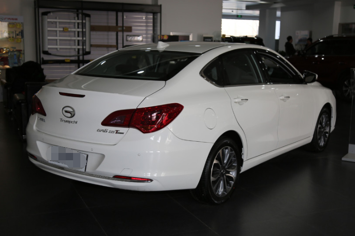 传祺ga6,这款车看起来也比较豪华,外形沉稳大气