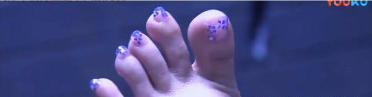 倚天屠龙记:各个版本赵敏脚掌对比,安以轩最秀,新版最骨感