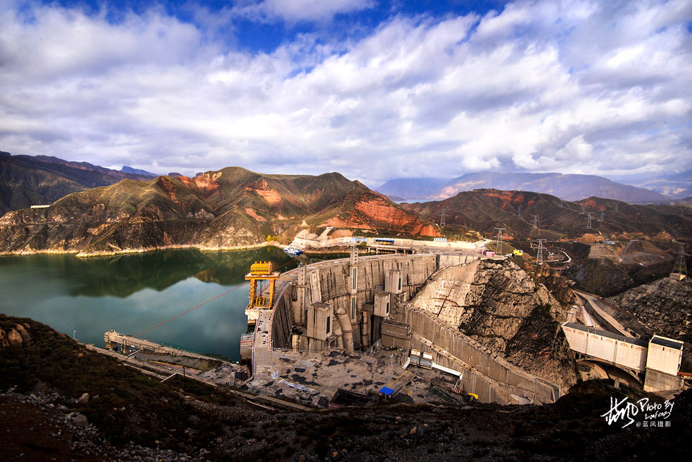 它不仅是目前西北地区最大的水电站,而且是我国首次设计采用双排机