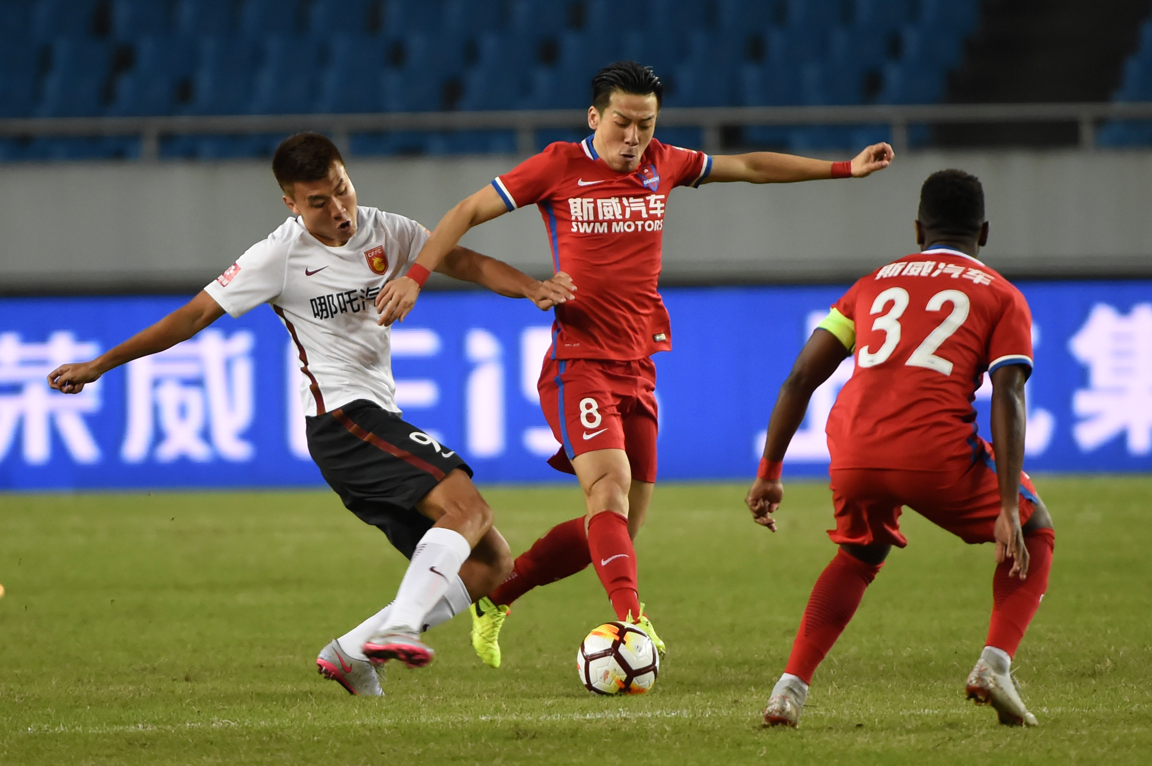 足球——中超:重庆斯威对阵河北华夏幸福(3)