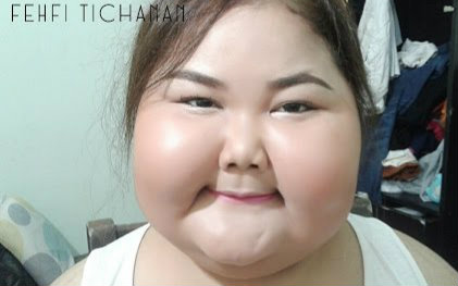 "大脸妹"因理发师帮其剪发,网友:简直就是剪刀手爱德华再临!