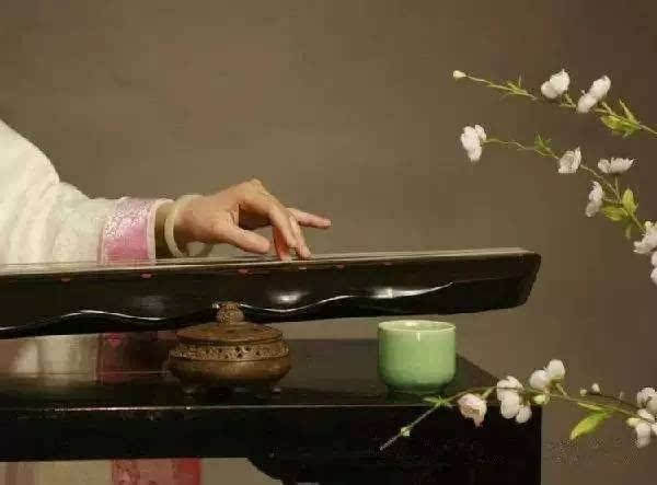 正所谓知音难寻,这个和尚抚琴一曲能得李白之心,不简单