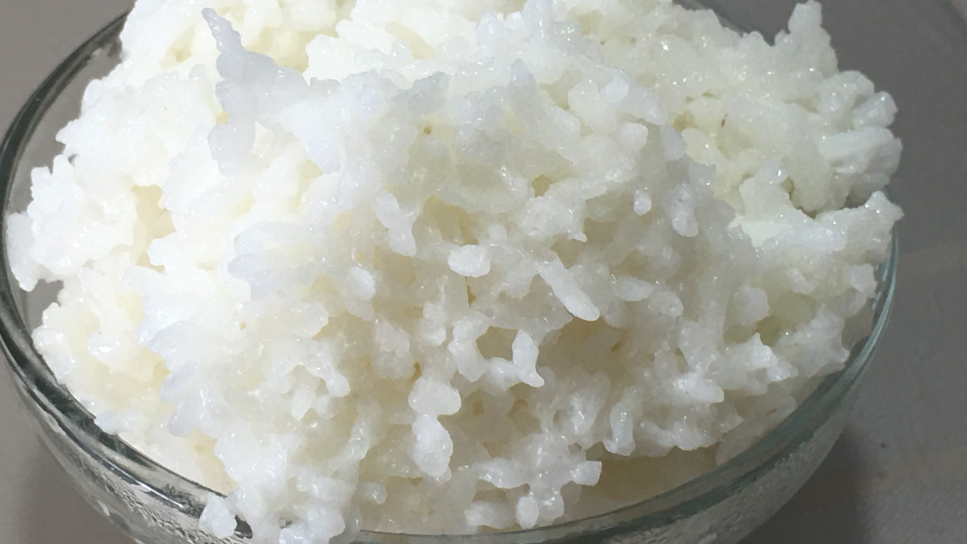 蒸米饭只放水就错了,多加两步,蒸出米饭饭香浓郁,色泽鲜亮,香