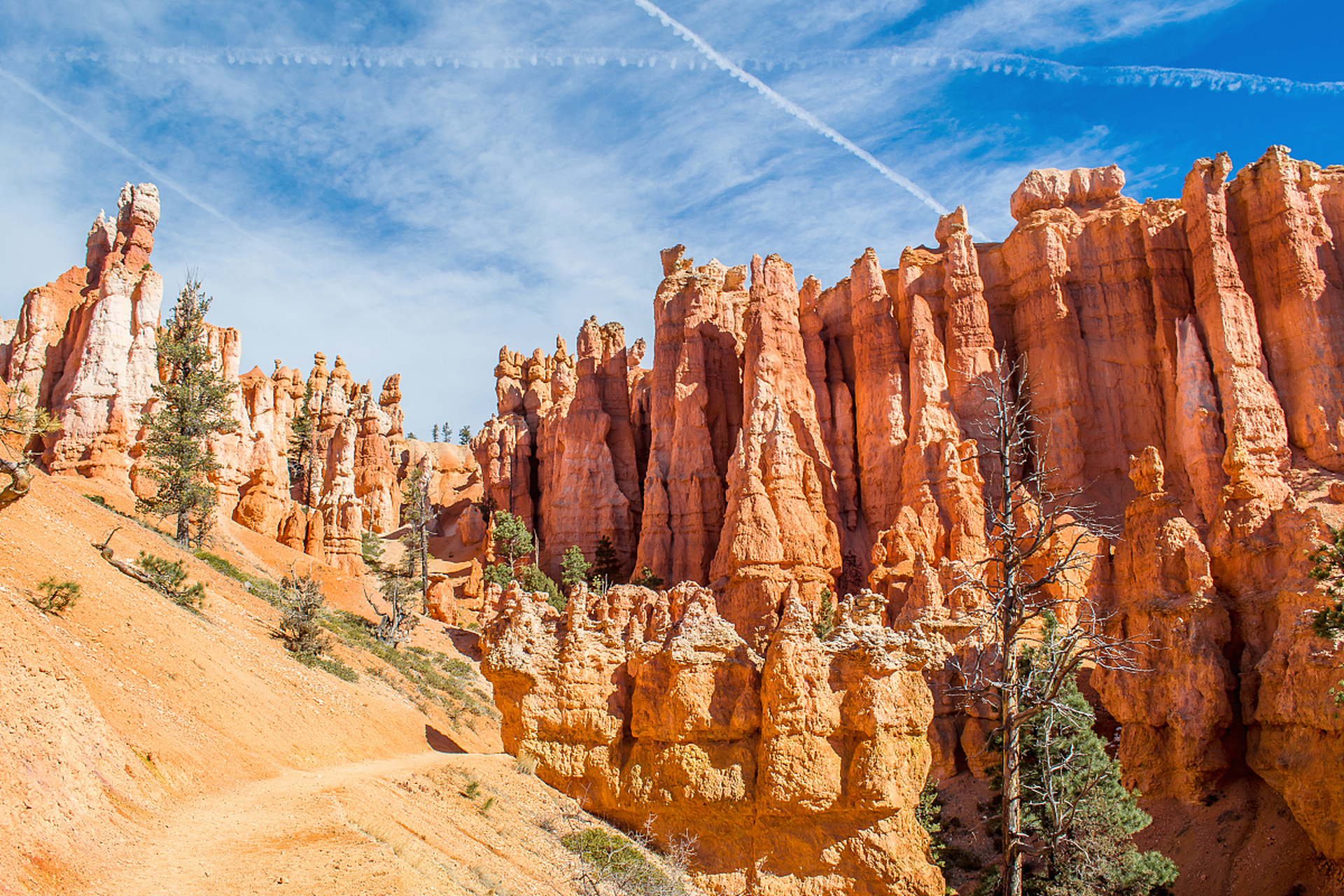 在云南曲靖市南部陆良县的马街镇,隐藏着一处令人叹为观止的自然奇观