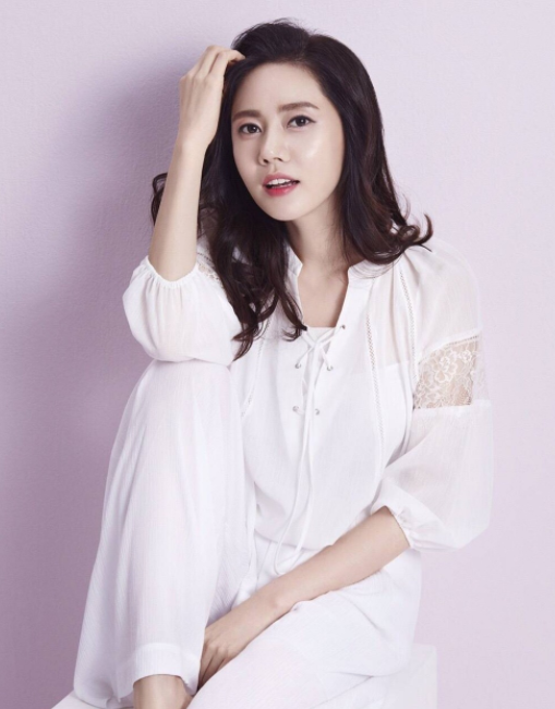 情感剧《让爱化作珍珠雨》,在剧中饰演海鲜屋老板的掌上明珠贝心如