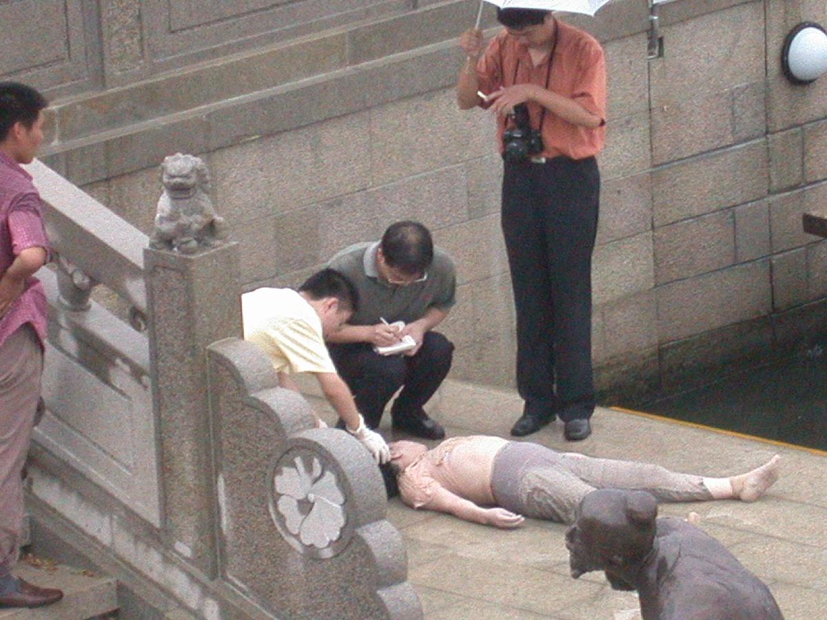 最近,一起震惊中外的"29岁中国男子刺死日本女友"事件再次引发了人们