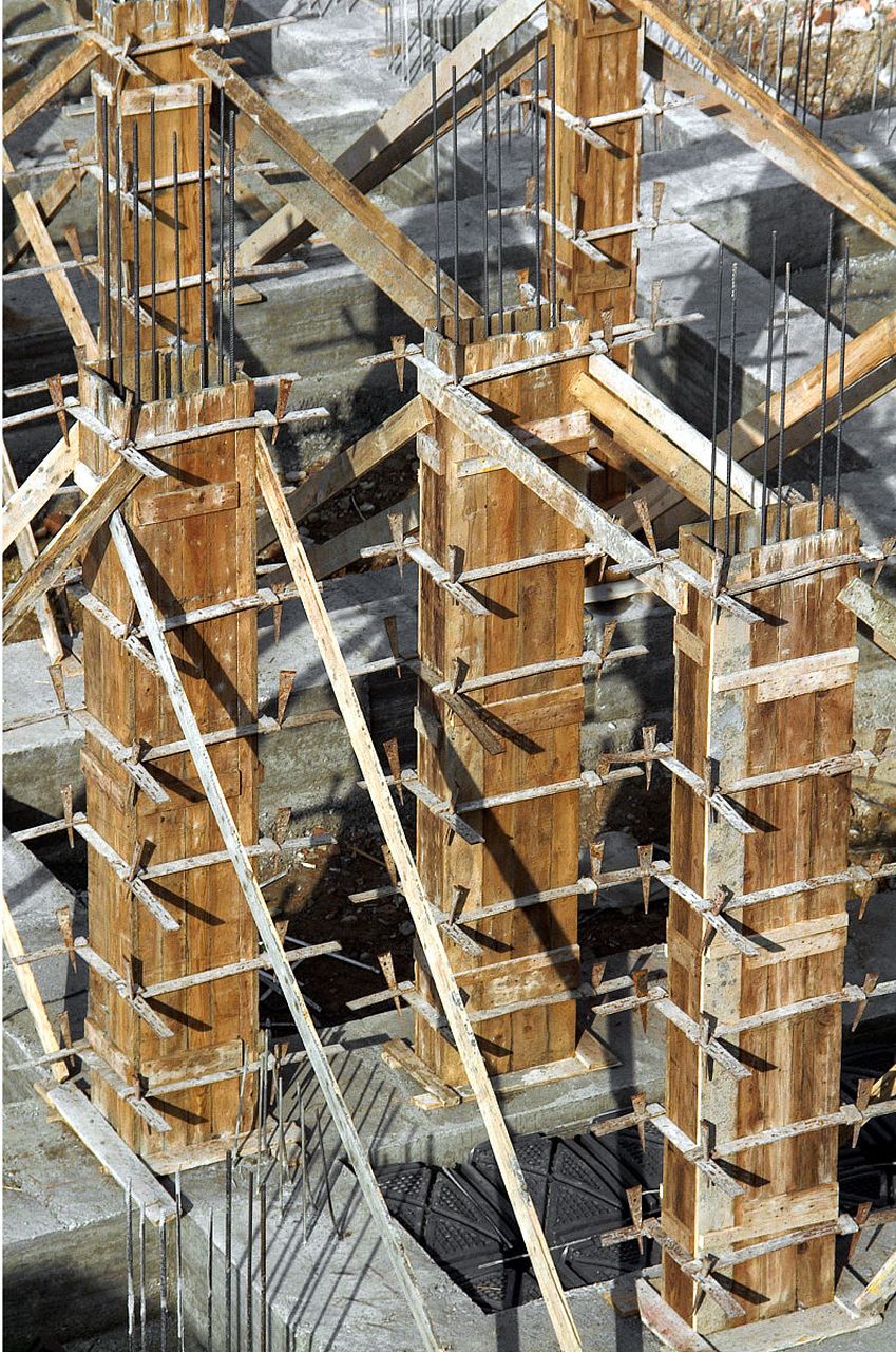 不小于柱净高的1/3     刚性地面上下个500mm #建筑# #柱子钢筋箍筋