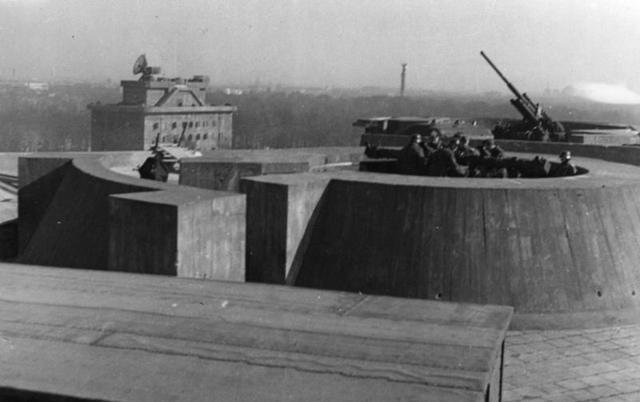 二战德国对柏林的防护有多重视?修建多座防空塔,火力凶猛!