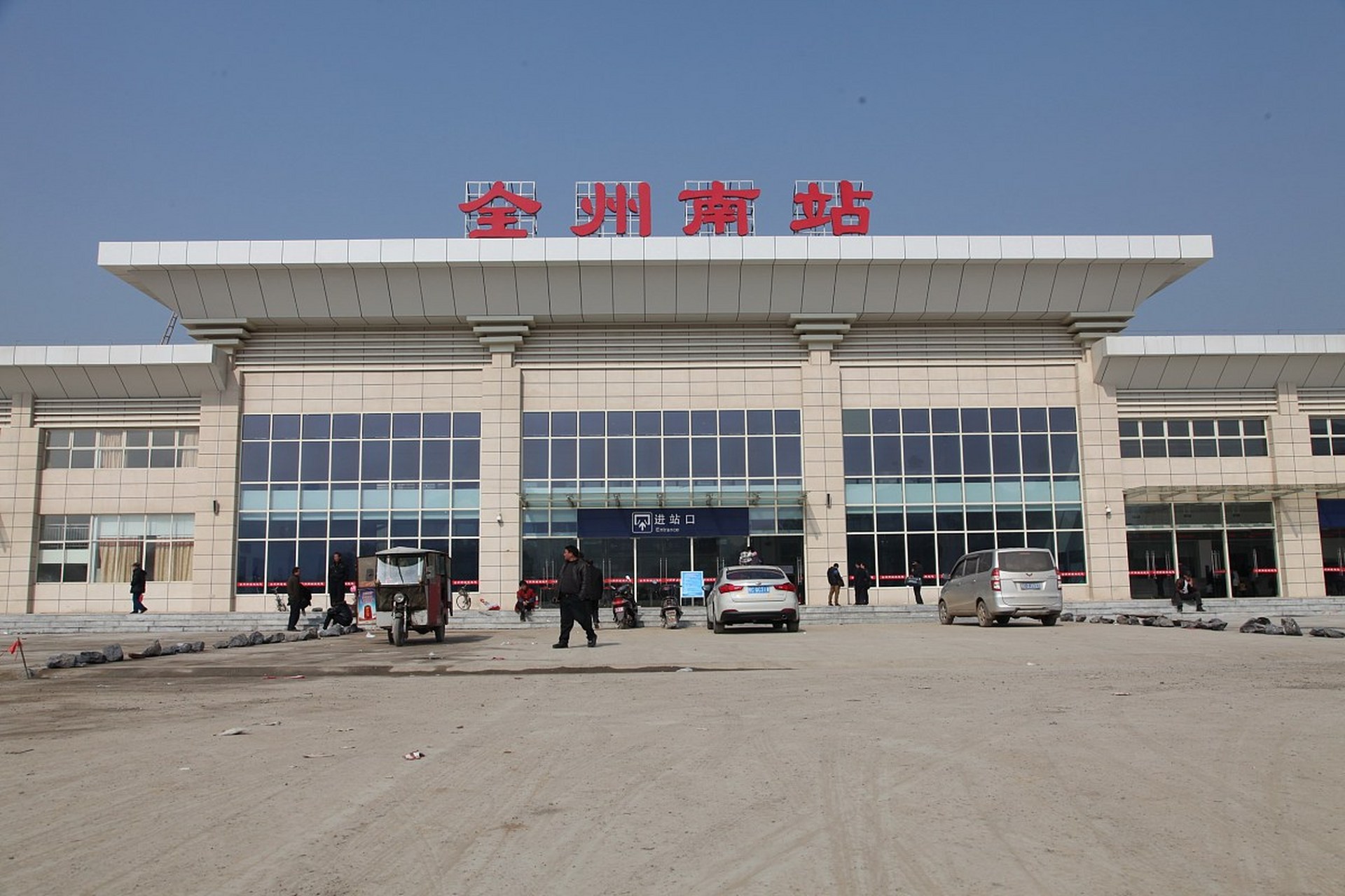 全州南站位于广西桂林市全州县迎宾路,距县中心4.