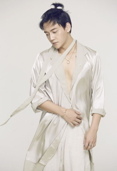 张亚奇性感高清写真,丰神俊朗,剑眉星目