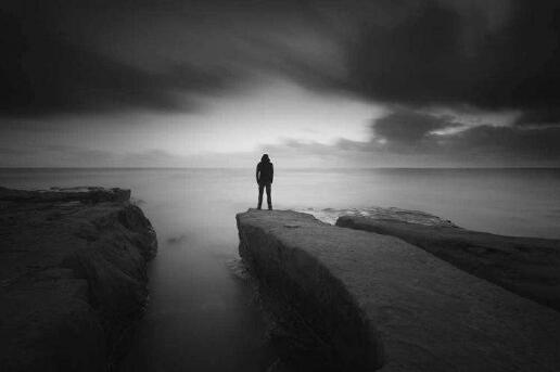 中年已到,路却越走越窄的男人,无非掉进了这四种"思维陷阱"