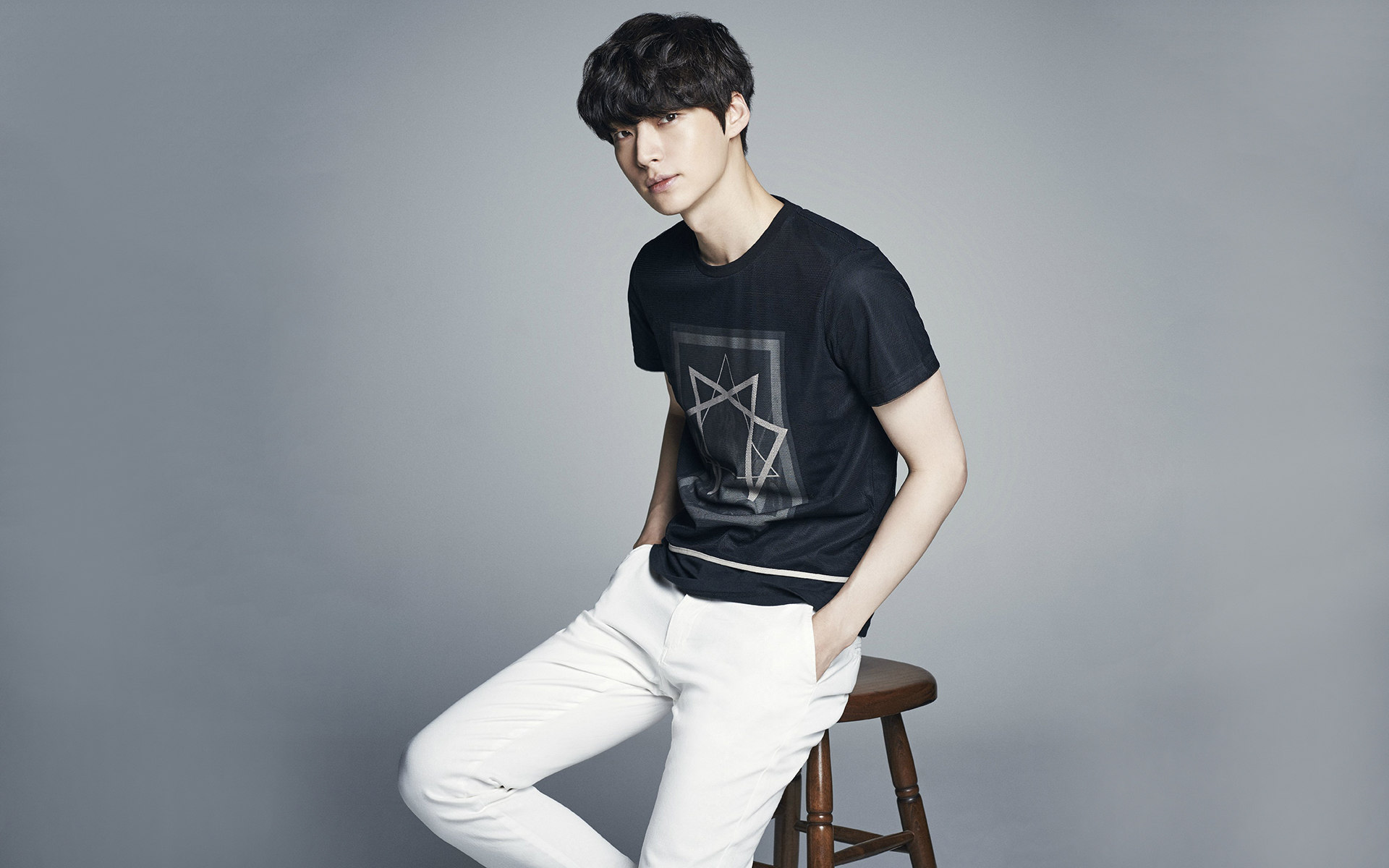 安以轩合作的男星颜值排行:徐正溪第5,胡歌第2,第一看了想舔屏