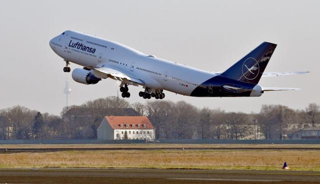 波音747-8百年纪念日,汉莎航空公司发起重新设计起重机标志活动