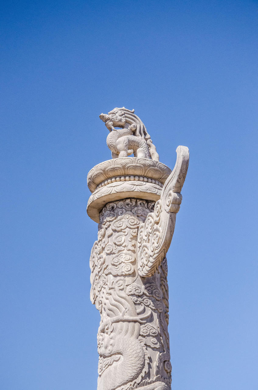 朝天吼漂流全长6公里,落差高达148迷,漂流途经卧佛山,八缎锦,将军柱