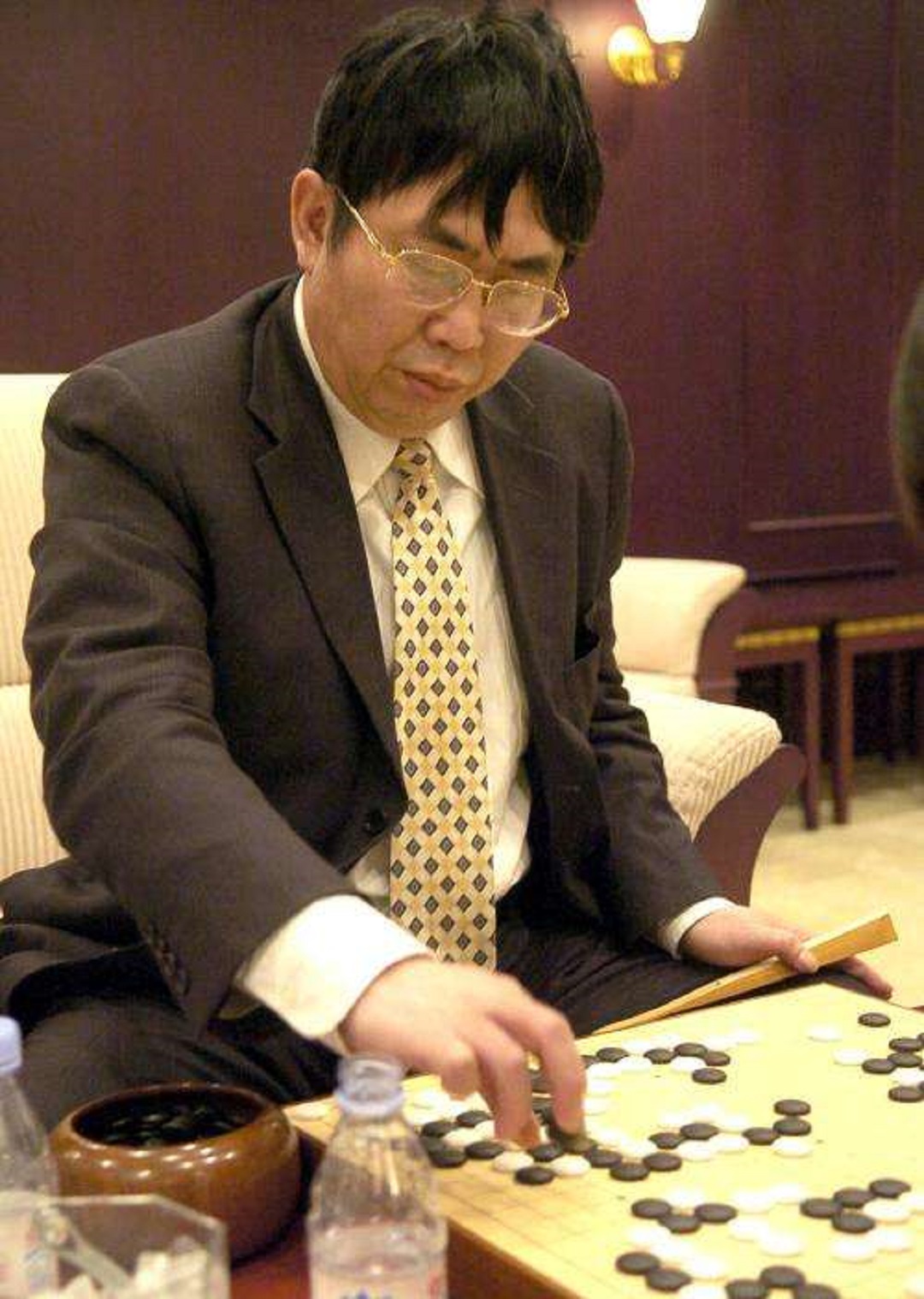 "棋圣"聂卫平家庭现状 与小23岁妻子生活幸福 15岁女儿成熟性感