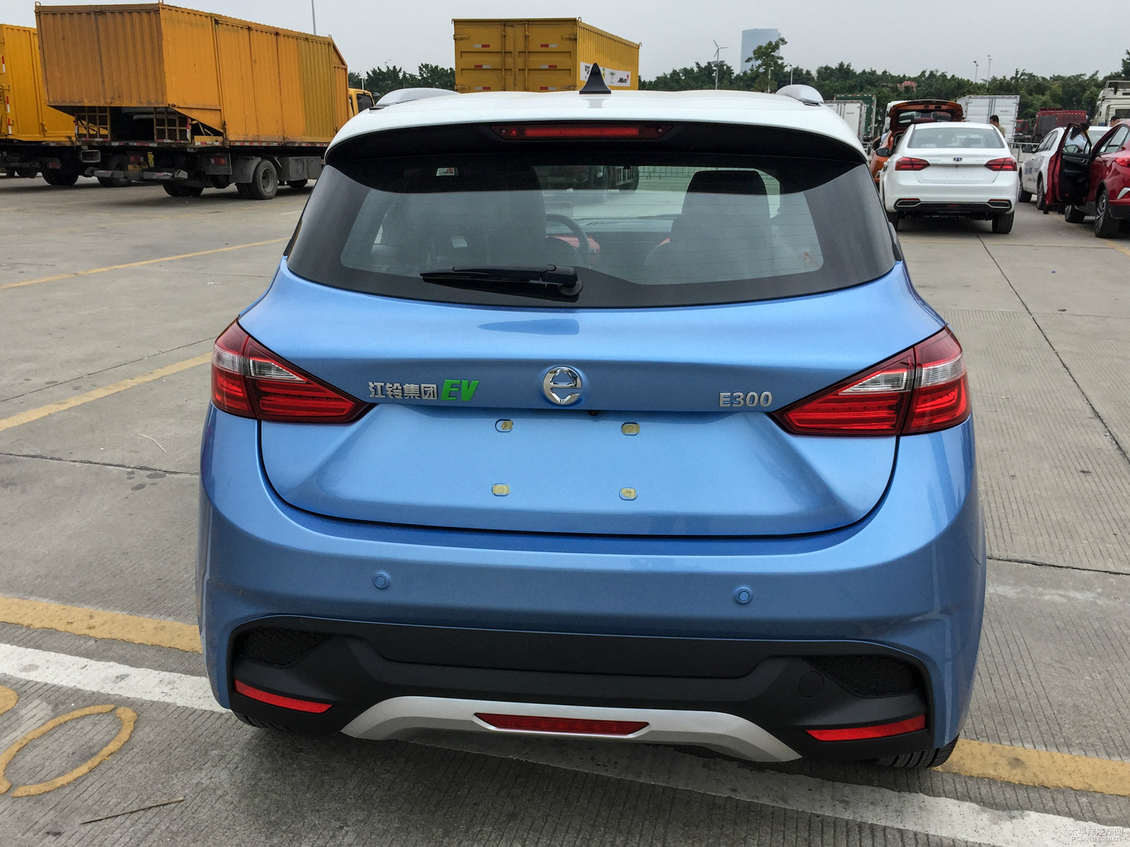 江铃易至e300的外观鉴赏与解析