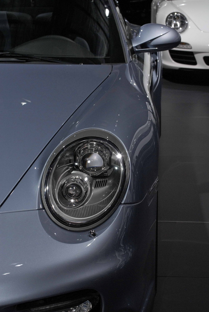 男子花费百万购买保时捷,结果刚出门就趴窝了!