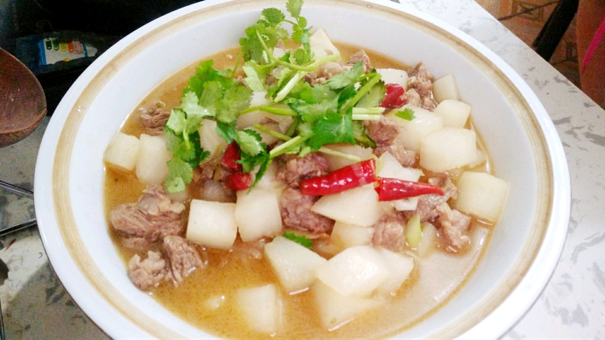 牛肉炖萝卜,高营养,低热量,怎么吃都不胖。告诉你怎样做最好吃