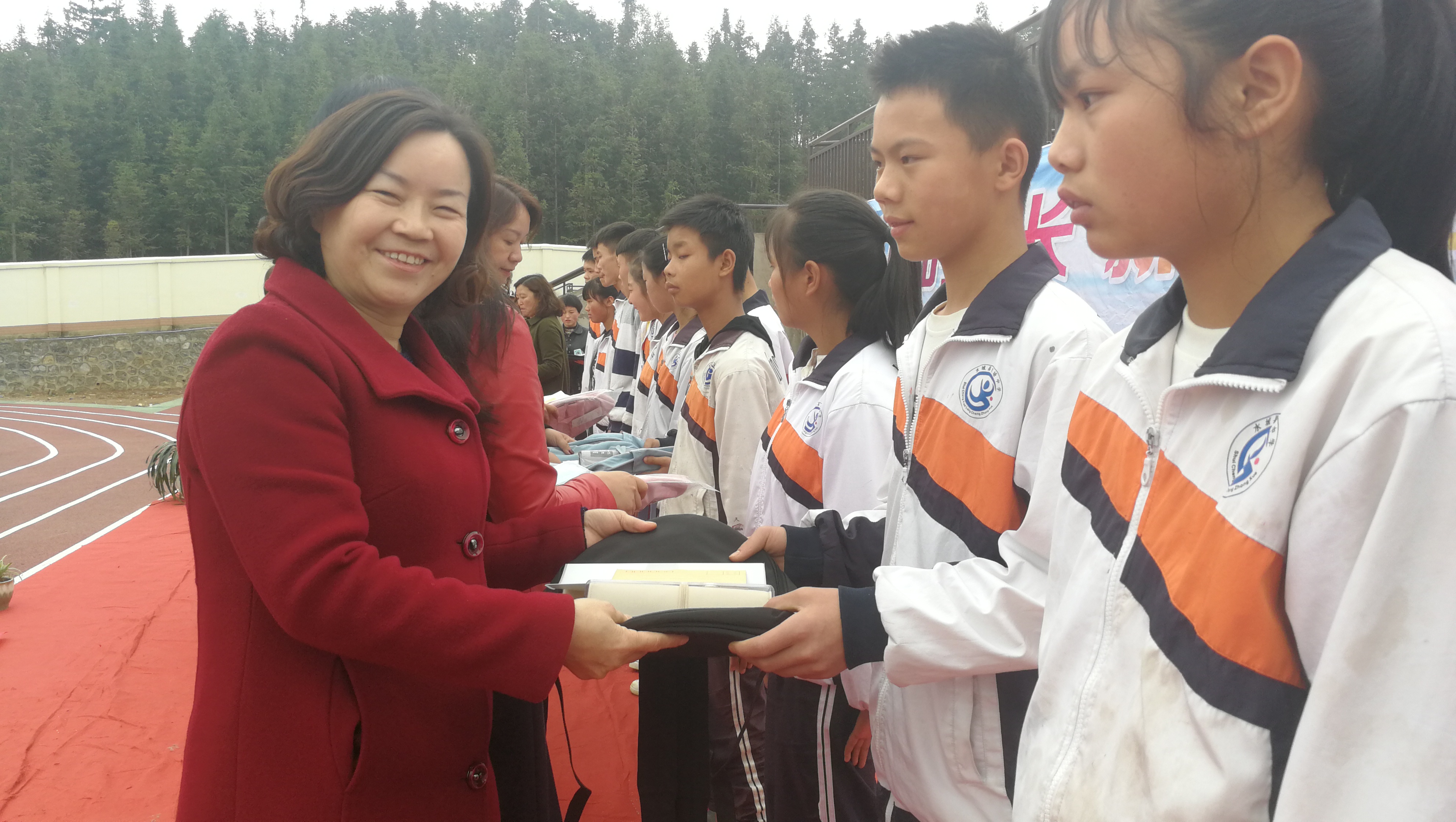 "爱心妈妈"及心理辅导师走进水城县龙场中学