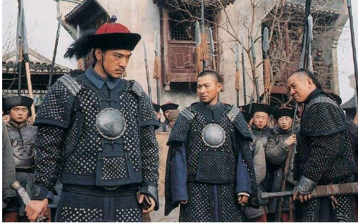 为什么清朝武士的腰刀会是反戴的呢?这样到底是什么意思呢?